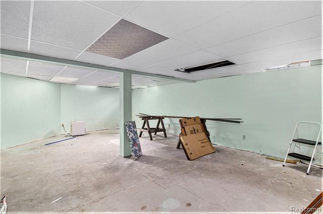 Builiding view twelve for 6525 Little Turkey R, Utica, MI. 48317