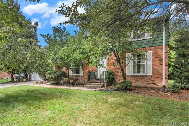 front view for 6525 Little Turkey R, Utica, Mi. 48317