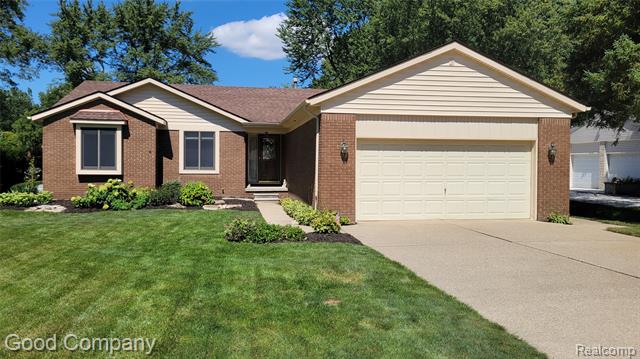 front view picture of 11027 Russell St, Utica, MI. 48317