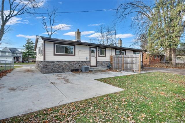 Builiding view fourteen for 8365 21 Mile, Utica, MI. 48317