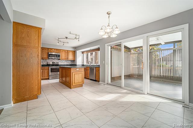 Builiding view eight for 14930 Crofton, Utica, MI. 48315