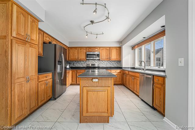 Builiding view seven for 14930 Crofton, Utica, MI. 48315