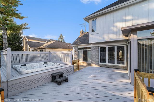 Builiding view thirty three for 14930 Crofton, Utica, MI. 48315