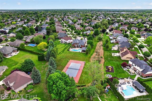 Builiding view eight for 13800 Berryknoll, Utica, MI. 48315