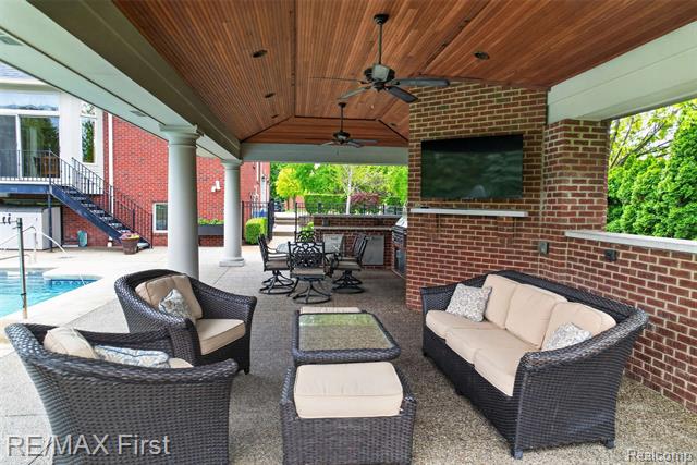 Builiding view five for 13800 Berryknoll, Utica, MI. 48315