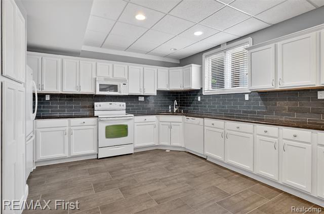 Builiding view thirty four for 13800 Berryknoll, Utica, MI. 48315