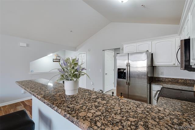 Builiding view eight for 11375 North Woods, Utica, MI. 48317