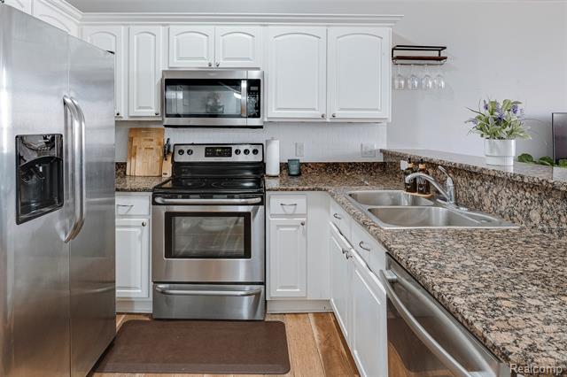 Builiding view eleven for 11375 North Woods, Utica, MI. 48317