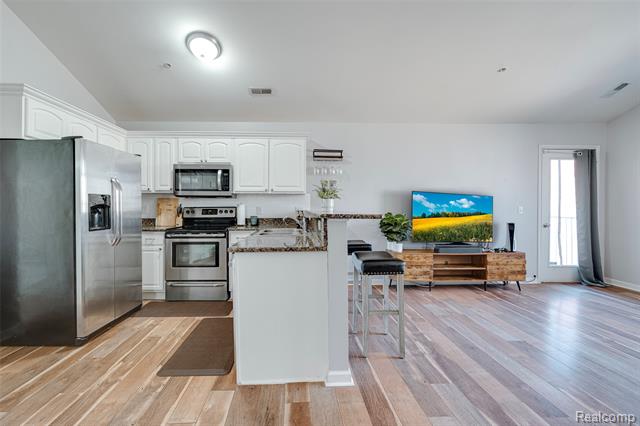 Builiding view five for 11375 North Woods, Utica, MI. 48317