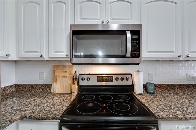 Builiding view fourteen for 11375 North Woods, Utica, MI. 48317