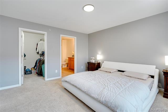 Builiding view nineteen for 11375 North Woods, Utica, MI. 48317