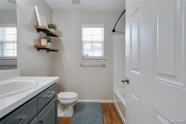 Builiding view sixteen for 11375 North Woods, Utica, MI. 48317