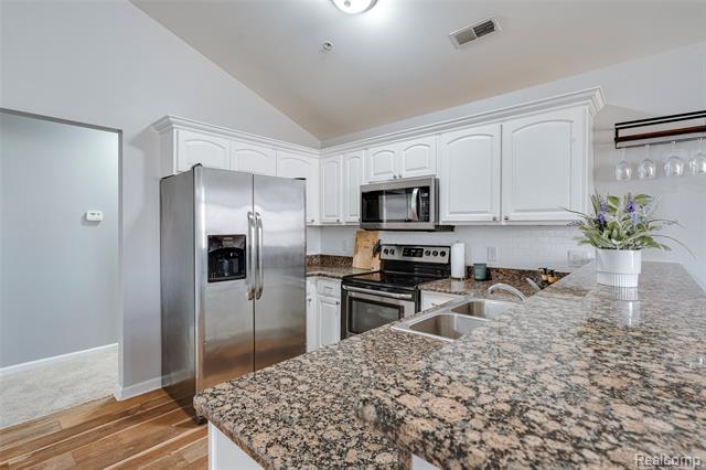 Builiding view ten for 11375 North Woods, Utica, MI. 48317