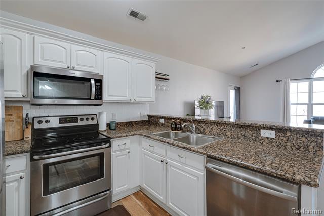 Builiding view thirteen for 11375 North Woods, Utica, MI. 48317