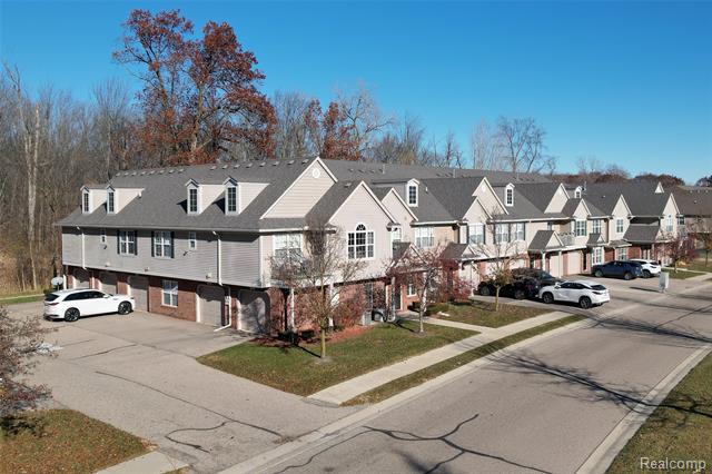 Builiding view thirty one for 11375 North Woods, Utica, MI. 48317