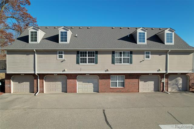 Builiding view thirty two for 11375 North Woods, Utica, MI. 48317