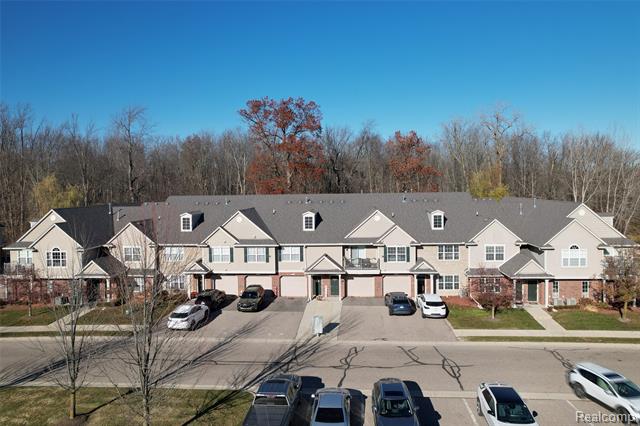 Builiding view thirty for 11375 North Woods, Utica, MI. 48317