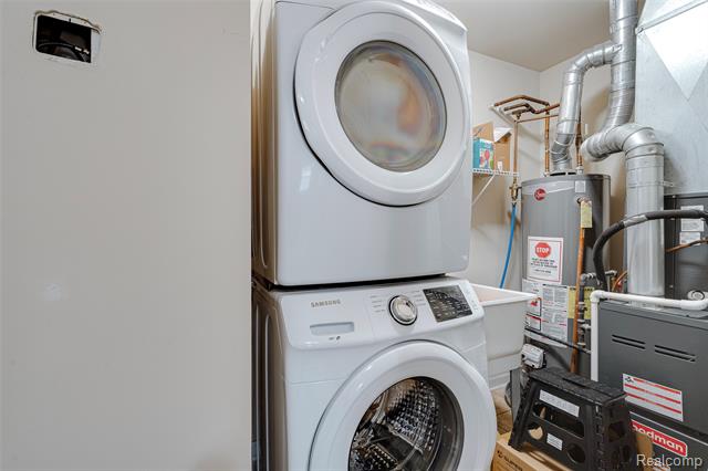 Builiding view twenty seven for 11375 North Woods, Utica, MI. 48317