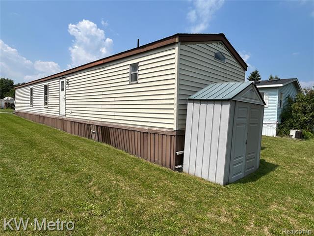 Builiding view eleven for 48582 E Lakeview, Utica, MI. 48317