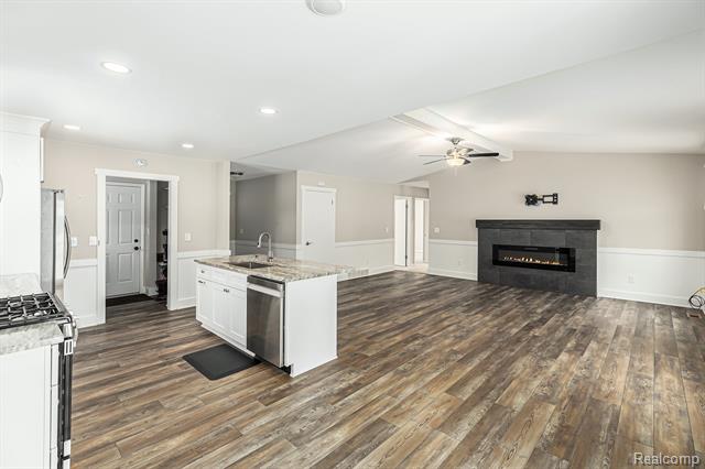 Builiding view four for 7725 Mary Lou, Utica, MI. 48317