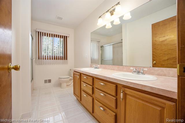 Builiding view twenty five for 47630 Robins Nest, Utica, MI. 48315