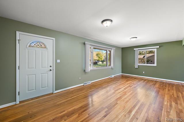 Builiding view five for 2470 Durham, Utica, MI. 48317