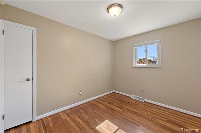 Builiding view nineteen for 2470 Durham, Utica, MI. 48317