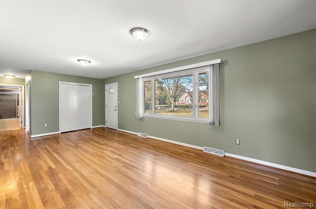 Builiding view six for 2470 Durham, Utica, MI. 48317