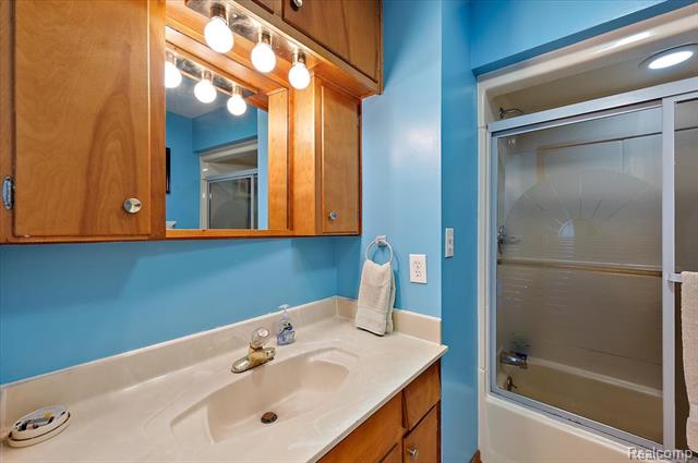 Builiding view twenty for 2470 Durham, Utica, MI. 48317