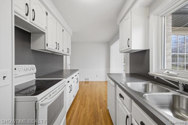 Builiding view twenty two for 13912 22 Mile, Utica, MI. 48315