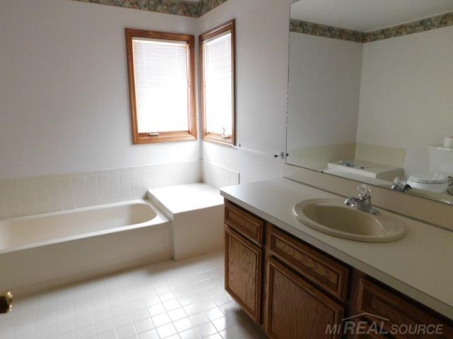 Builiding view fifteen for 48515 Hidden Oaks, Utica, MI. 48317