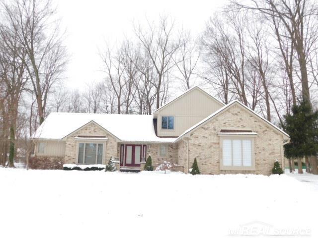 front view for 48515 Hidden Oaks Ln, Utica, Mi. 48317
