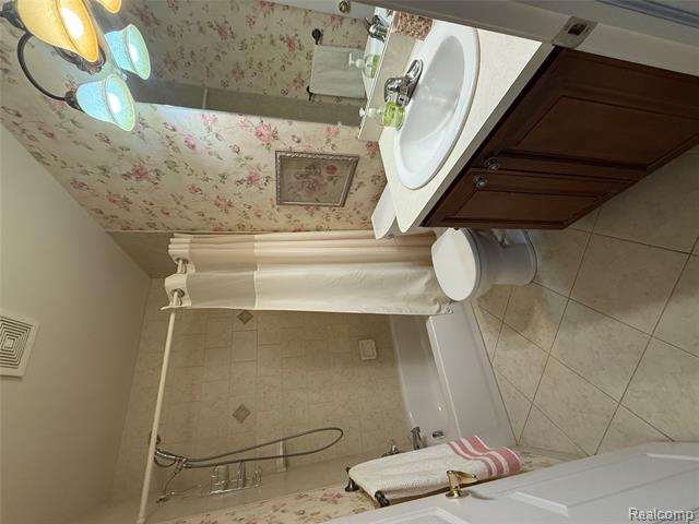 Builiding view thirteen for 6899 N Central Park, Utica, MI. 48317