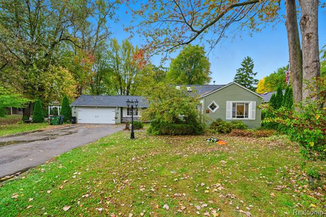 front view picture of 8749 Pacton, Utica, MI. 48317
