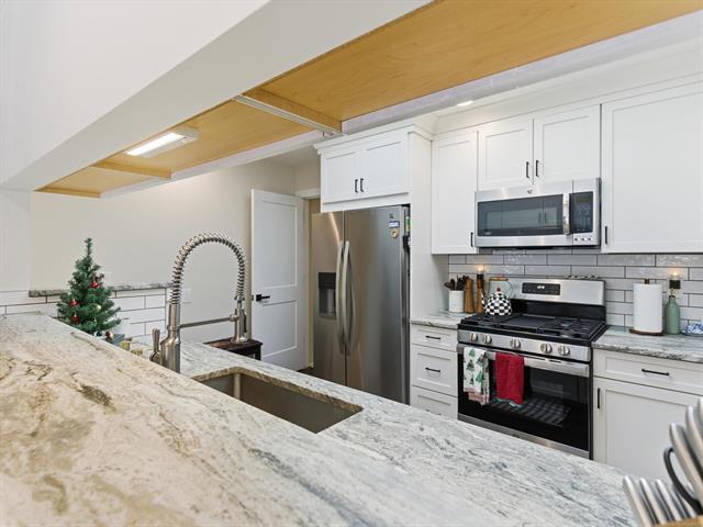 Builiding view eight for 14925 Hartford, Utica, MI. 48315