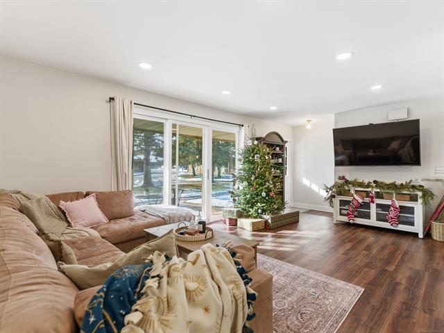 Builiding view four for 14925 Hartford, Utica, MI. 48315