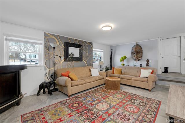 Builiding view eighteen for 6018 Brynthrop, Shelby Township, MI. 48316