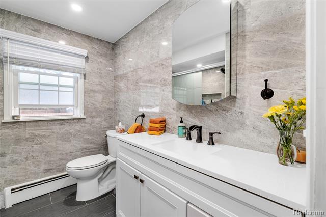 Builiding view fifteen for 6018 Brynthrop, Shelby Township, MI. 48316