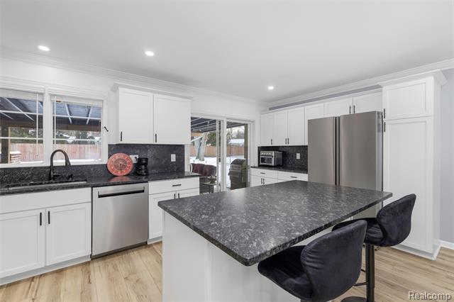 Builiding view five for 6018 Brynthrop, Shelby Township, MI. 48316