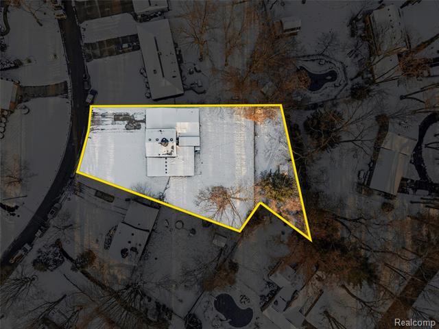 Builiding view forty one for 6018 Brynthrop, Shelby Township, MI. 48316