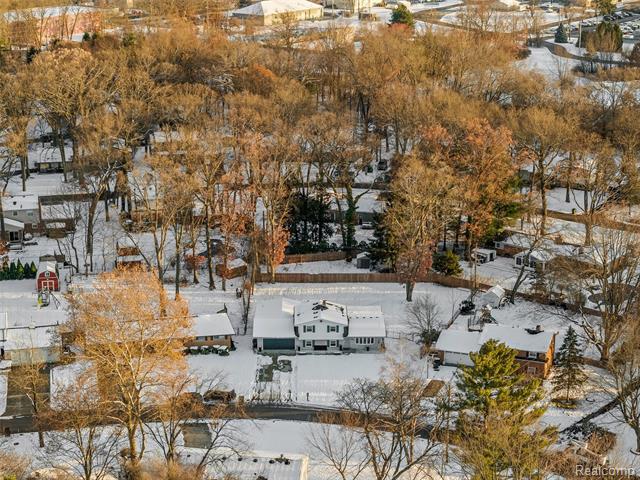 Builiding view forty for 6018 Brynthrop, Shelby Township, MI. 48316