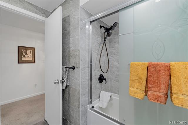 Builiding view fourteen for 6018 Brynthrop, Shelby Township, MI. 48316