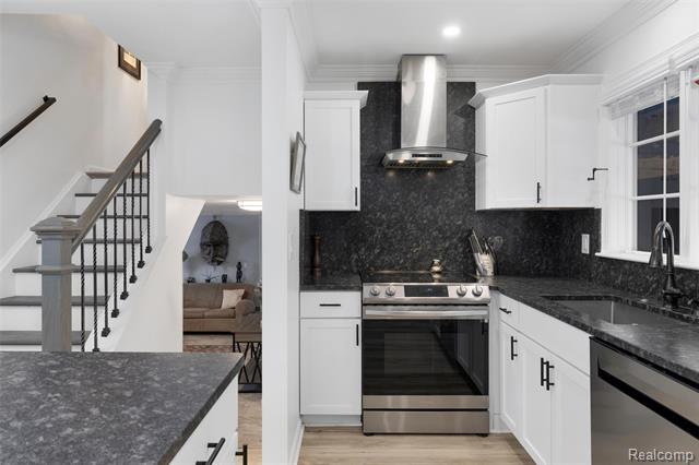 Builiding view nine for 6018 Brynthrop, Shelby Township, MI. 48316