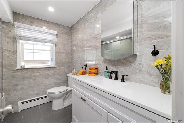 Builiding view thirteen for 6018 Brynthrop, Shelby Township, MI. 48316