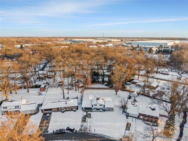 Builiding view thirty five for 6018 Brynthrop, Shelby Township, MI. 48316