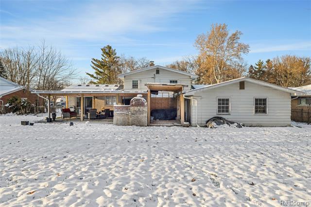 Builiding view thirty one for 6018 Brynthrop, Shelby Township, MI. 48316