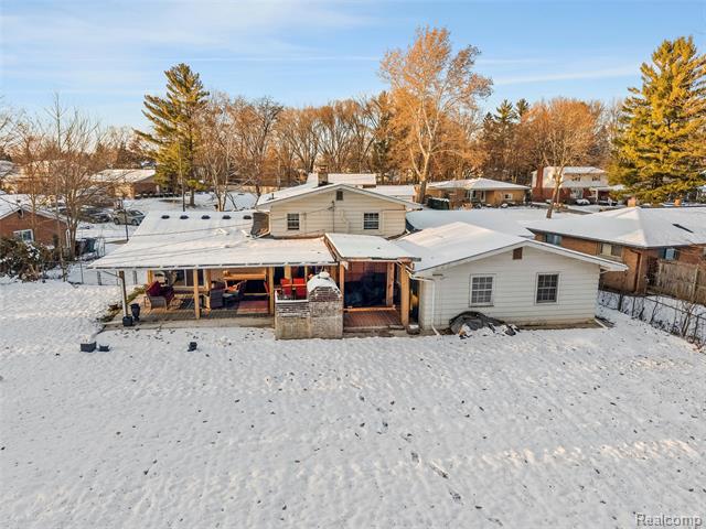 Builiding view thirty seven for 6018 Brynthrop, Shelby Township, MI. 48316