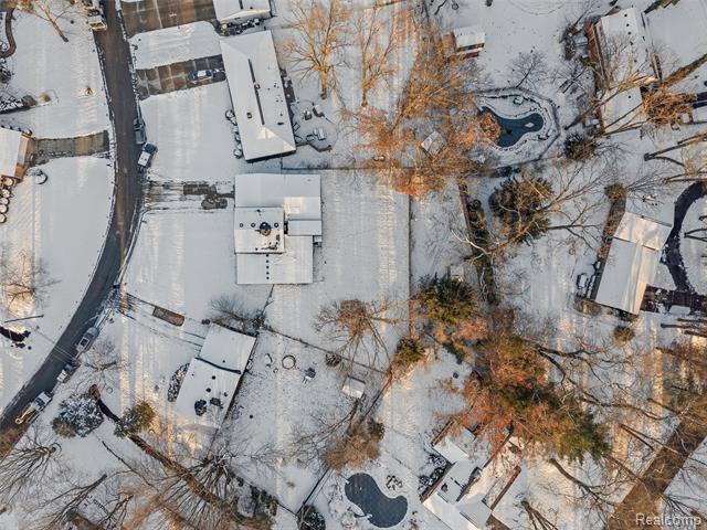 Builiding view thirty six for 6018 Brynthrop, Shelby Township, MI. 48316