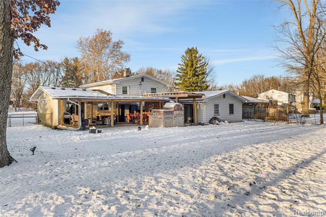 Builiding view thirty three for 6018 Brynthrop, Shelby Township, MI. 48316