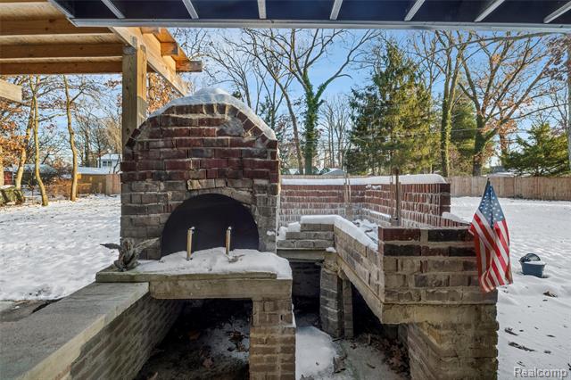 Builiding view twenty eight for 6018 Brynthrop, Shelby Township, MI. 48316